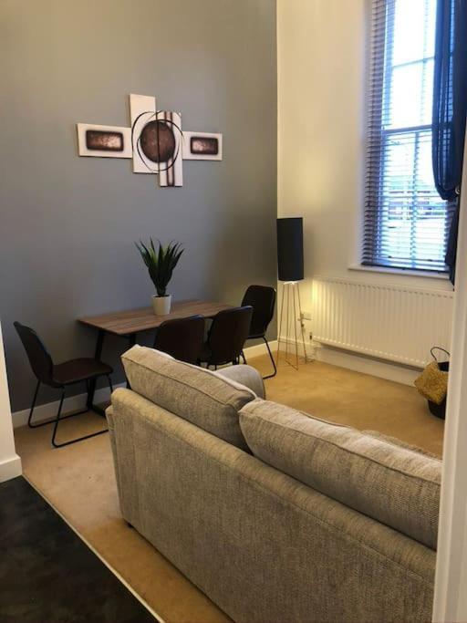 Fusilier Apartment Wrexham City Exterior foto